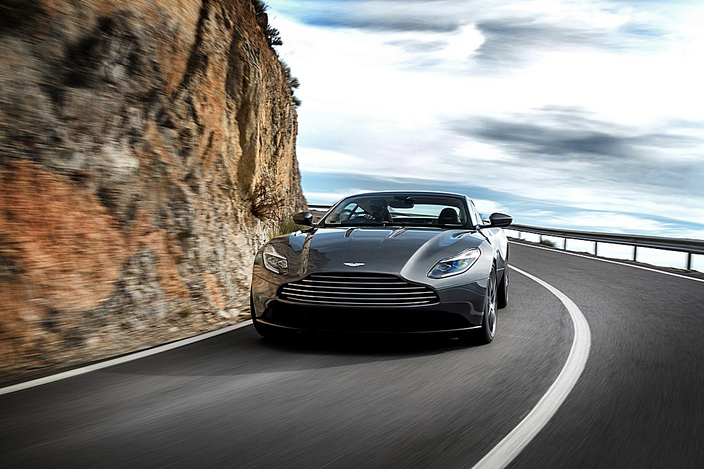 Photo:  Aston-Martin-DB11-Davanti-Dinamica